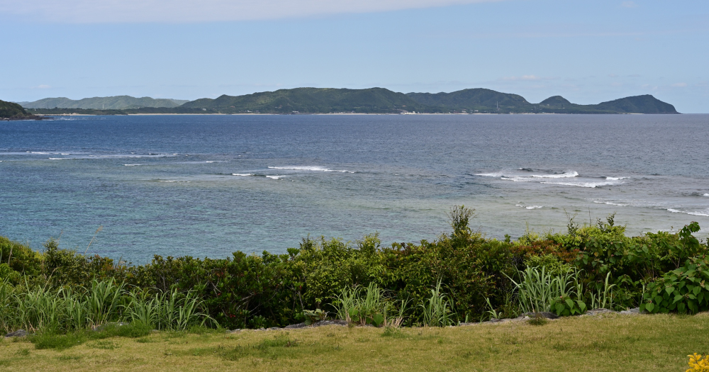 戸口から見た笠利半島（かさりはんとう）